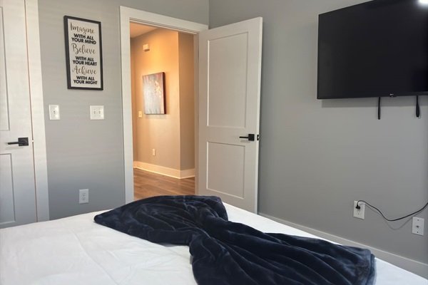 06a3f5a769cf4572bcb58d230f5540f4-Medium