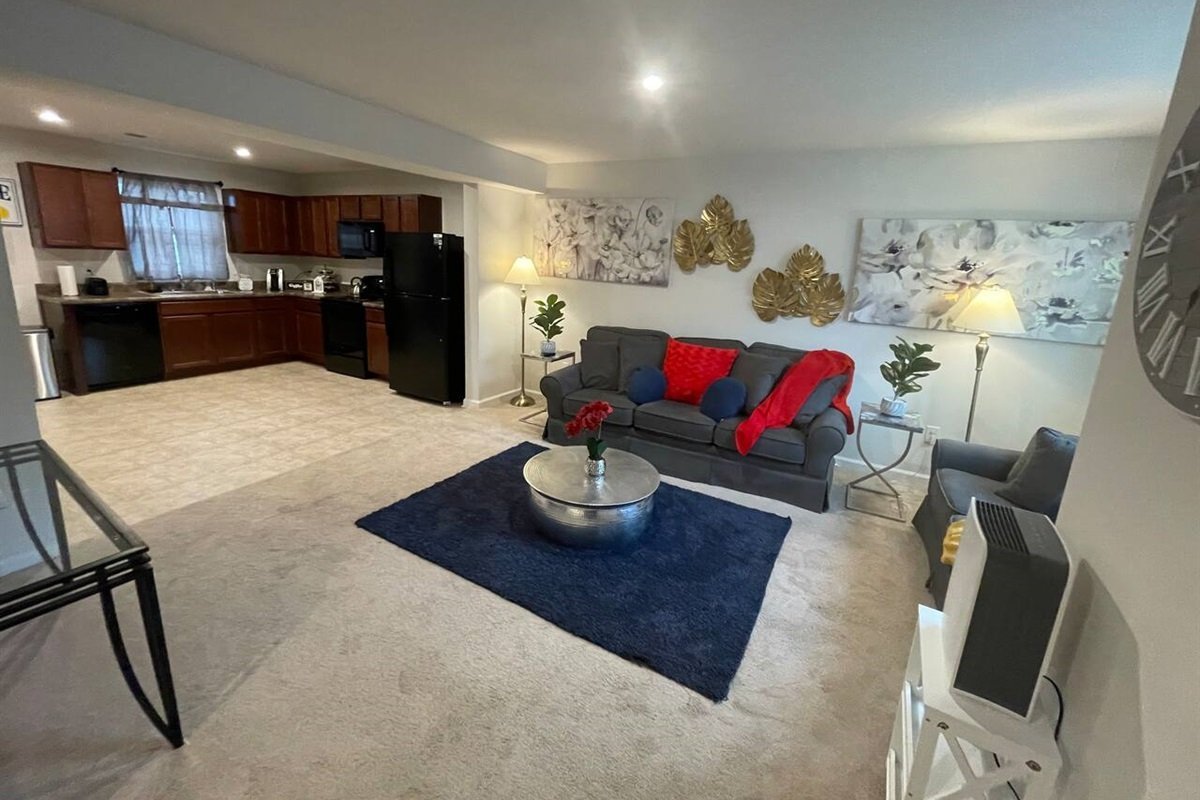 0d8e1e6fe1c74a75a28e91b6189353c2-Large