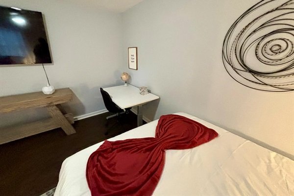 2404ed3e561a4b47b7667597f4076708-Medium