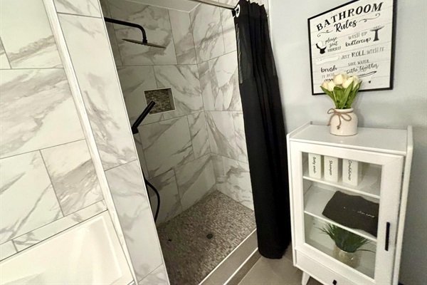 2775a27c8ca041788c86ea3b1447f94d-Medium