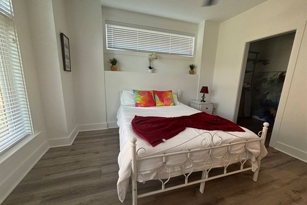 28a2bc48871e484bb9bd1ceae8279dd9-Medium