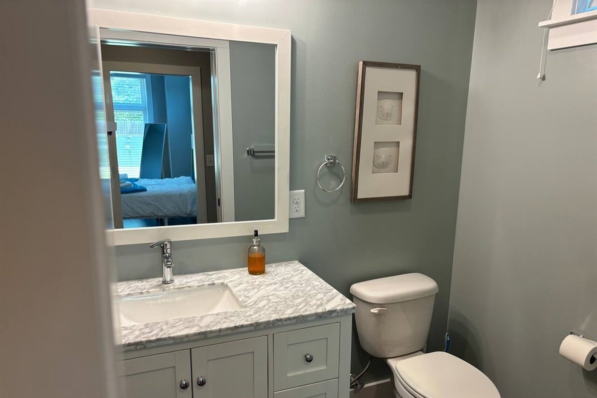 2e992b2bba734418835c0095be412f1e-Large