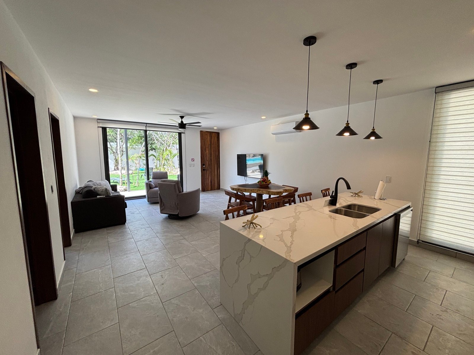 437AFE33-CA0F-4792-9C45-955B09F97A93-scaled (1)