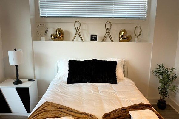 4722649833a14c02a5f4131d988972a0-Medium