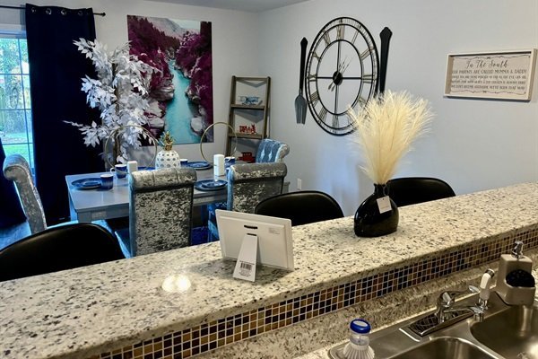 52f5a79759804e32a4d569c9b51c7eef-Medium