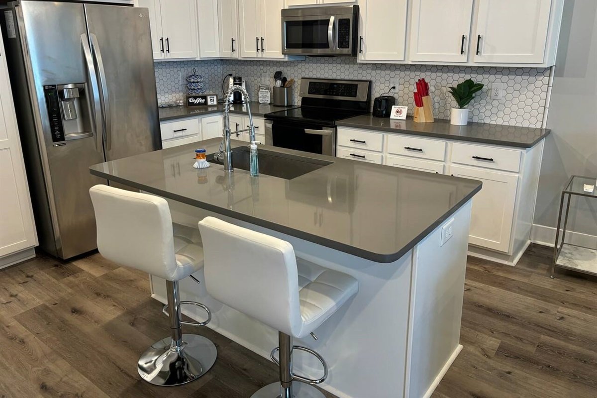 59f622e552814aceabf92067880fed90-Large