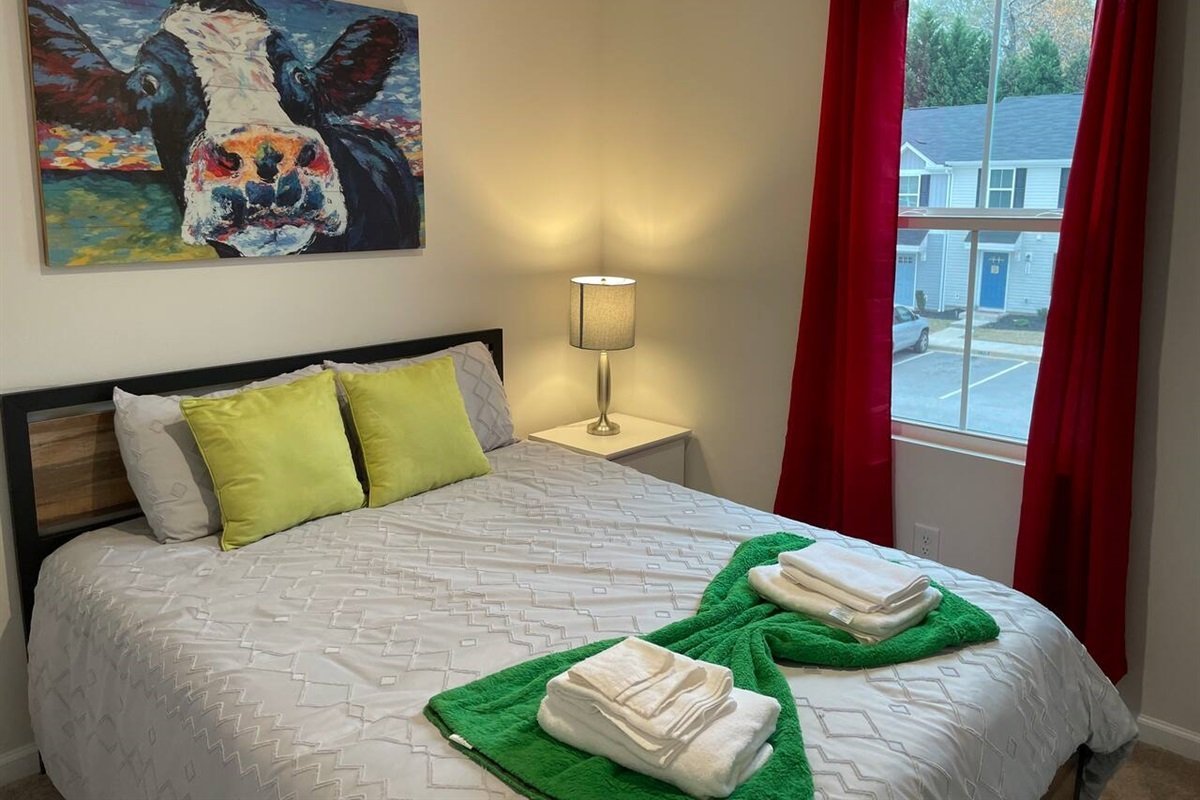 5c60e47bda6d48b89634f621c44953ce-Large