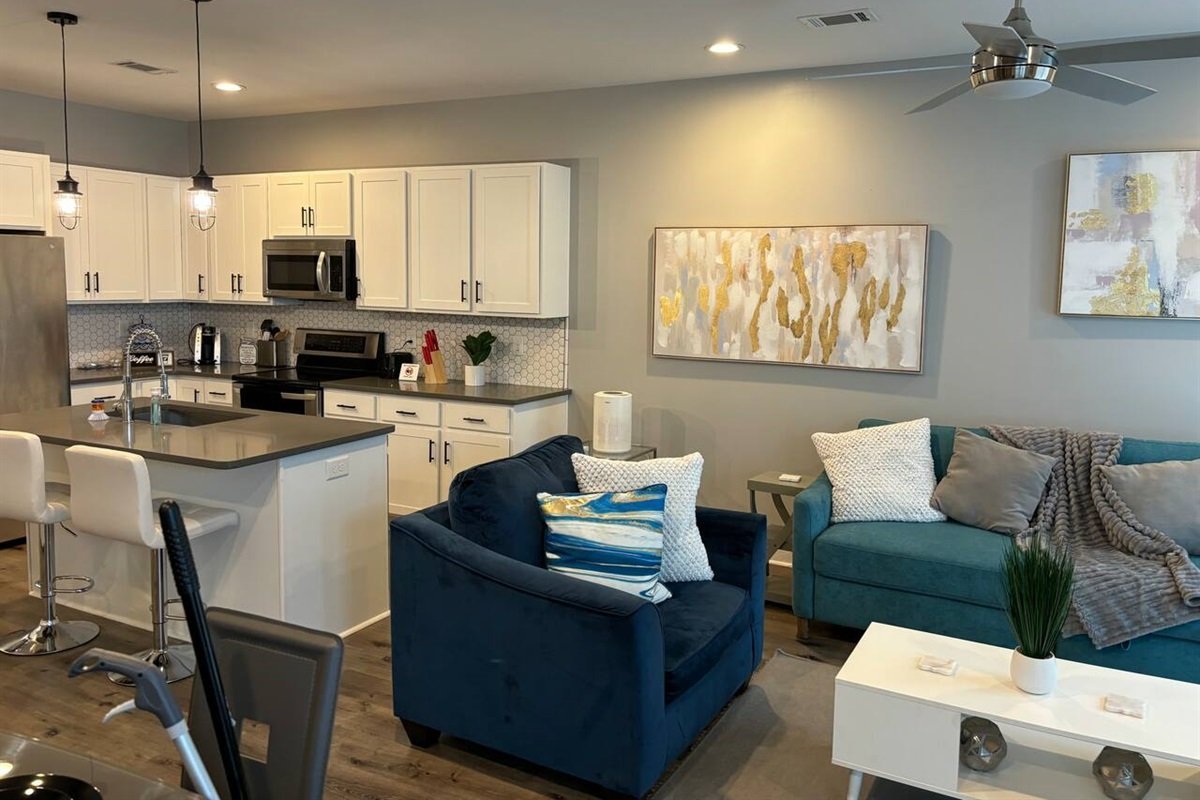 6301fb5d55a5410ca55784b5365ac232-Large