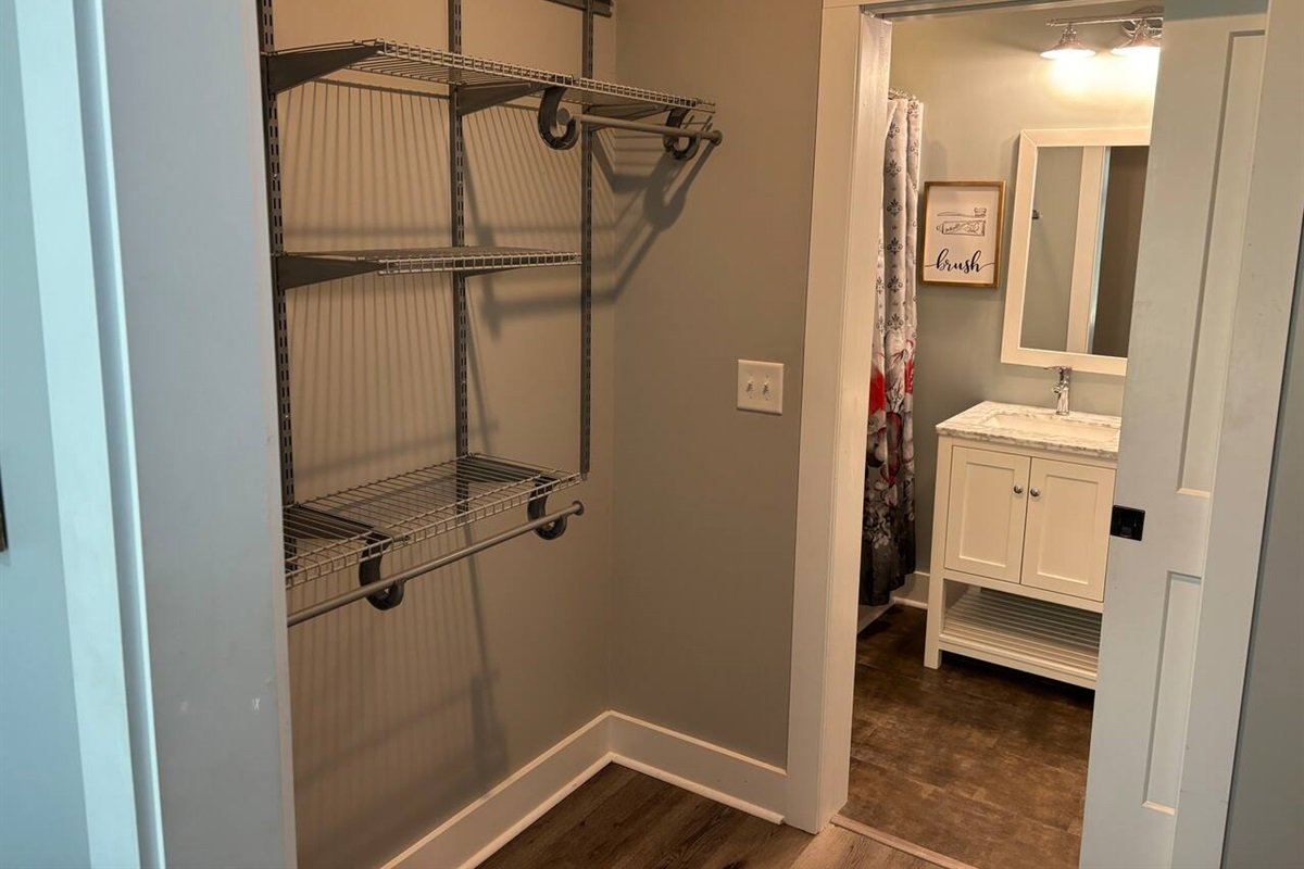 6a549a42fb1c475dbf04923ca7e1afdd-Large