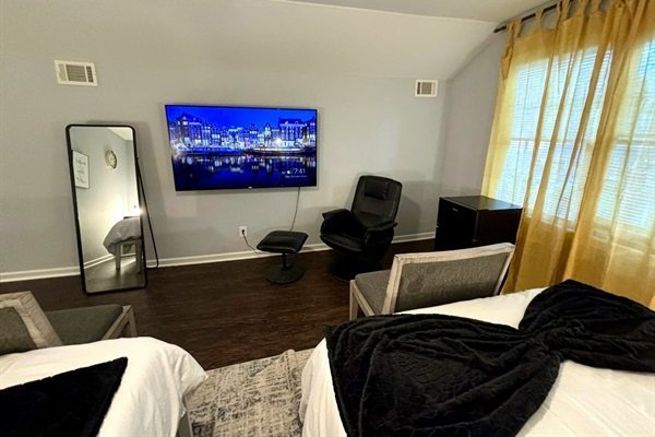 70ecf67445c346669222e1afcecfff95-Medium