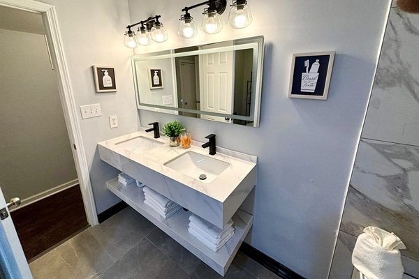 77e4bdfcb65a49cb81b8f5c3c083c0ca-Medium