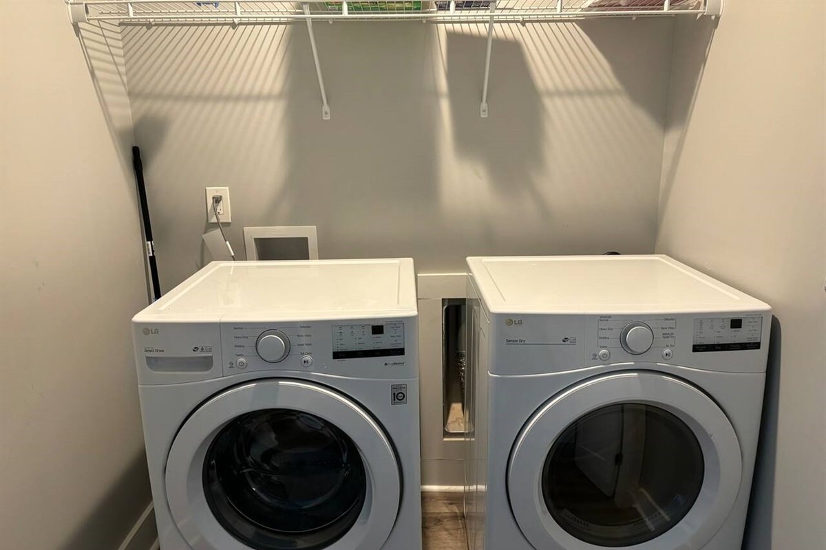 7fe96aabd0324f08ab0c777d6e1819e4-Large