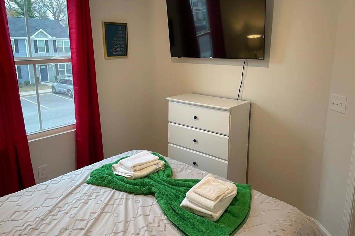 8136ff7ef77c4f448f9fa98e13e145a0-Large