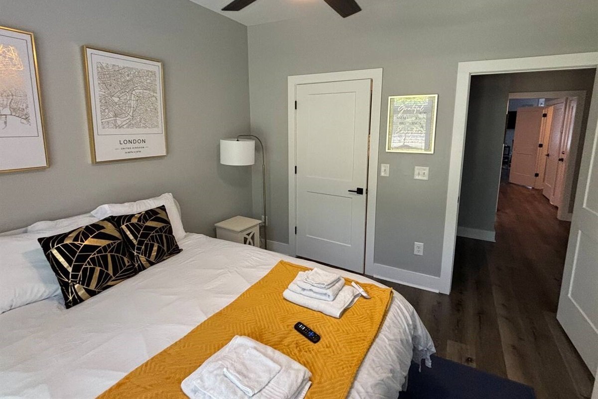 83a06d51b5b84d60b4bec715b46d646b-Large