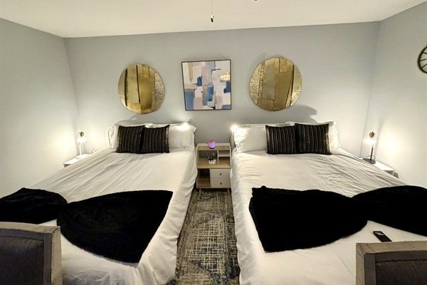 9047a0b1824a4adcba4e34dbcb90fa0d-Medium