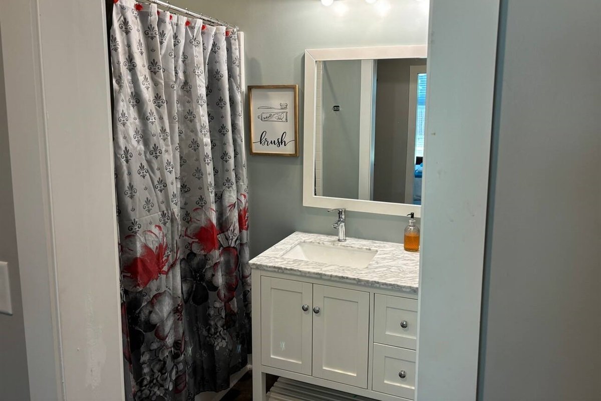 9da8b67ad6614ee983e5896815cdf352-Large