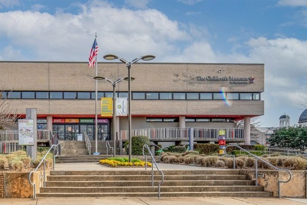 a1c70c133f8044e8bb6fd17e92e9778f-Medium