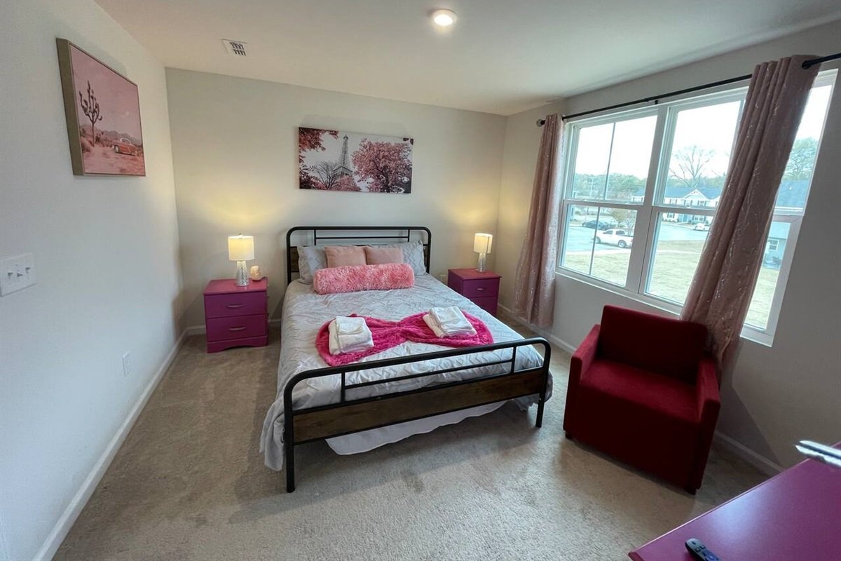 b5b73fc5b45f4c38ae38d80f3b464d75-Large