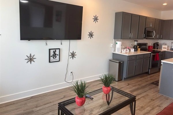 c792cb18835a461eb535e4b10ee547ce-Medium