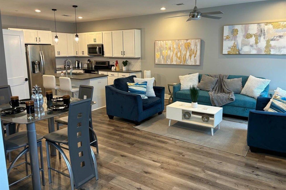 d33d0fbdb9fc4efe9c7d9c891056317c-Large