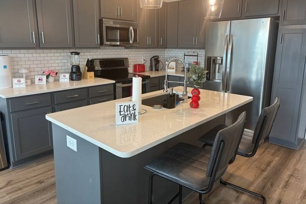 dec9a82cc01143d994d96508886fd87d-Medium