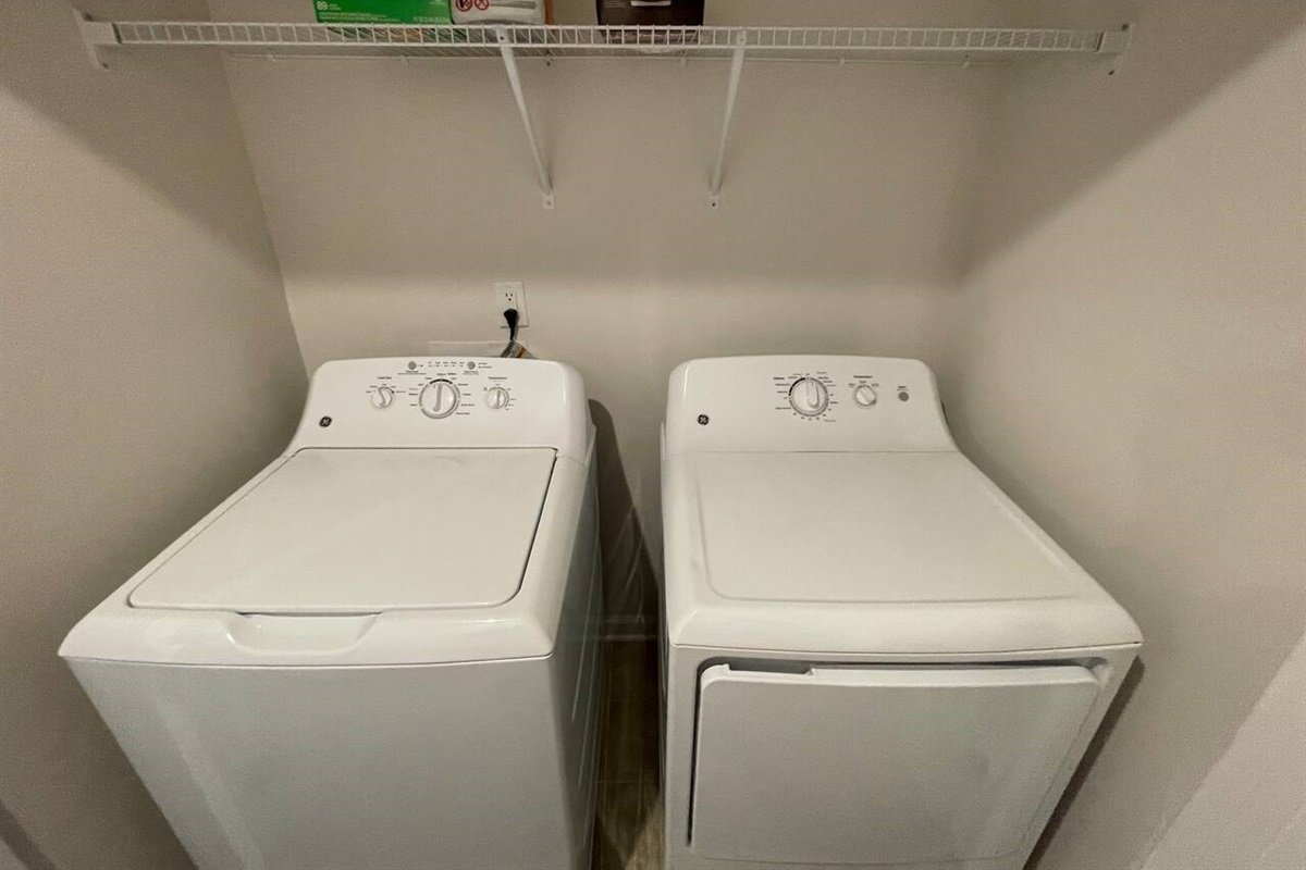 e25ede9a716a439091feb1ff0a3700d1-Large