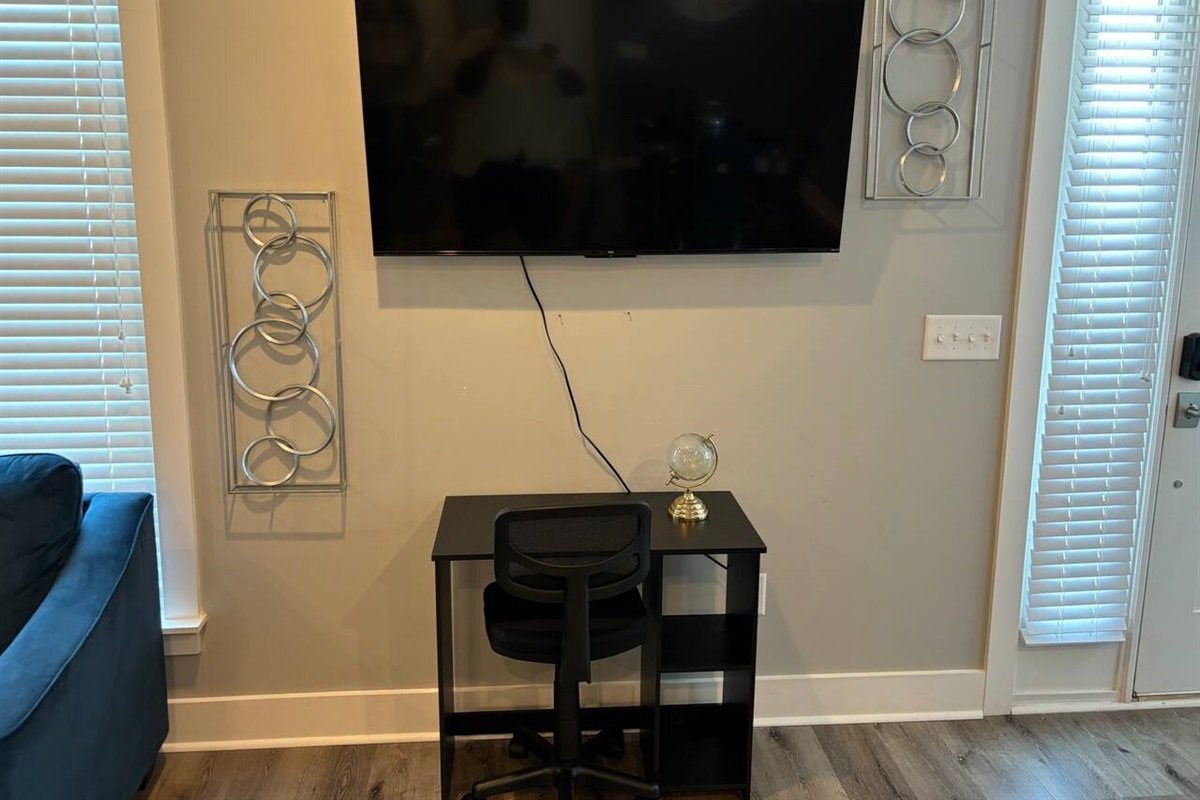 eb4eafa93a8d4c2e88c64a5707d17970-Large