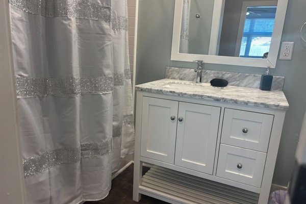 eca2c64296544c288ac3587fe41b3030-Medium