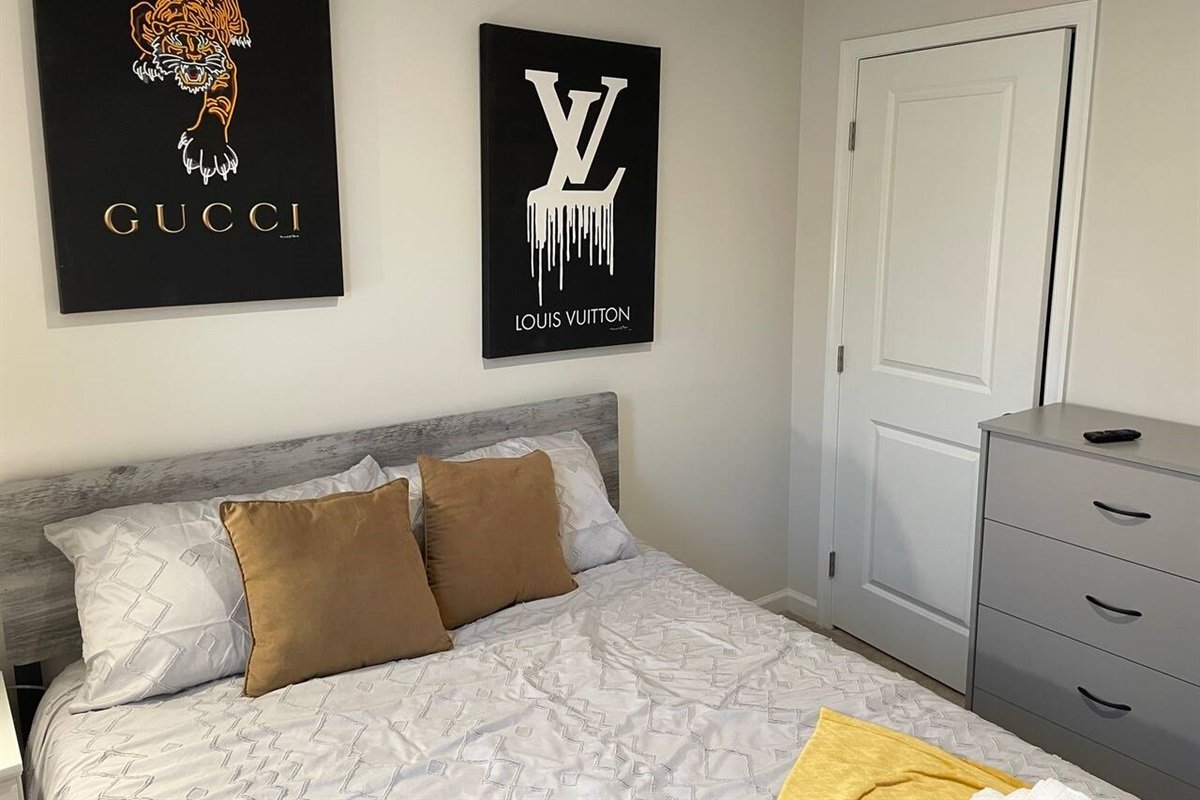 eff48193740f4dbc941655c4ca81c001-Large