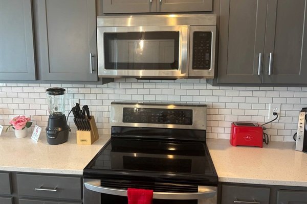 f6e279427c1642b797b1eaf960d75b53-Medium