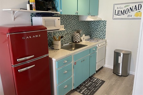 ff96c689dcf84cc788fa655171983d36-Medium